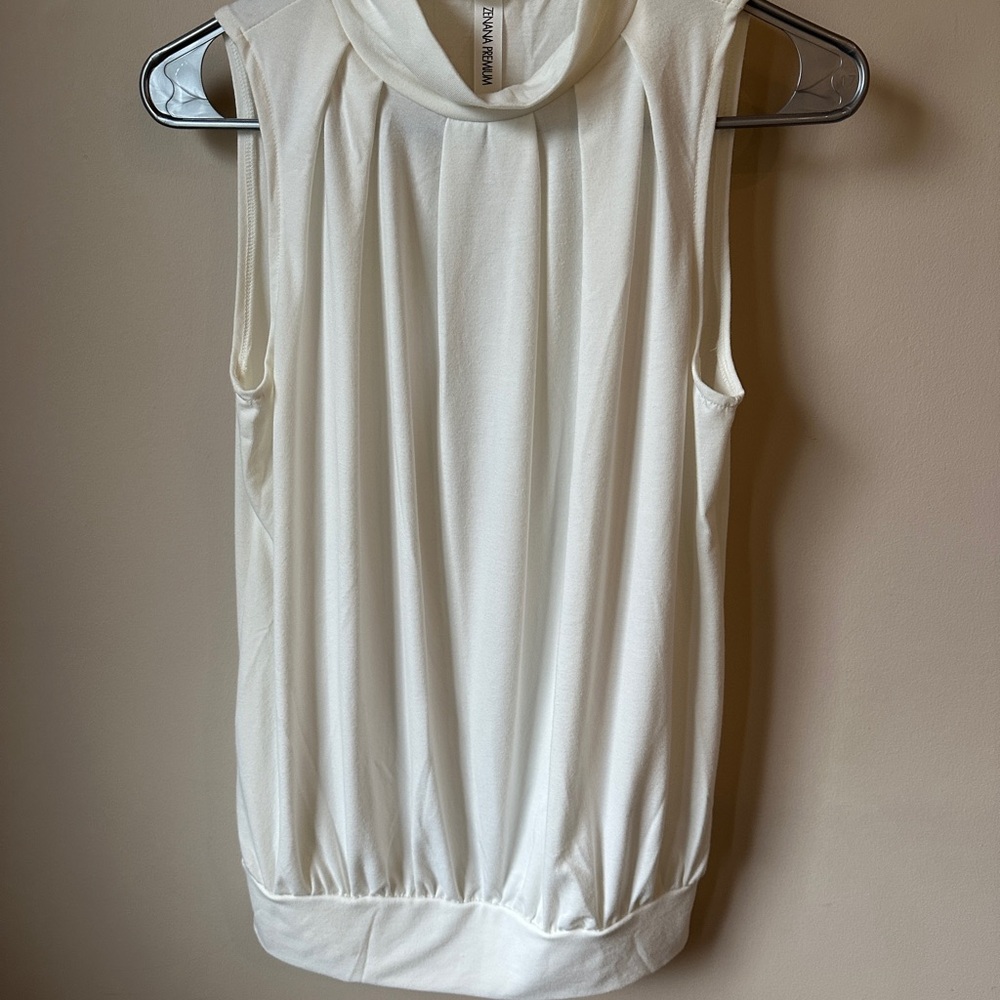 Zenana Outfitters Cream Sleeveless Blouse